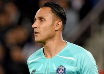 Le gardien du PSG Navas signe un nouveau contrat