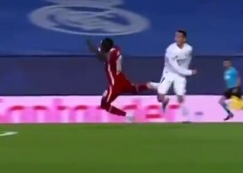 Jurgen Klopp accuse l’arbitre d’être « injuste » envers Sadio Mane lors de la défaite à Liverpool