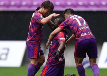 Peter Utaka: l’attaquant de 37 ans signe un triplé dans la décimation de Giravanz Kitakyushu par Kyoto Sanga