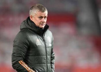 Solskjaer riposte à Scholes & Hargreaves pour la sélection du milieu de terrain après la déroute de la Roma par Man Utd