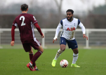 Danny Rose réagit alors que Tottenham Hotspur se sépare de Jose Mourinho