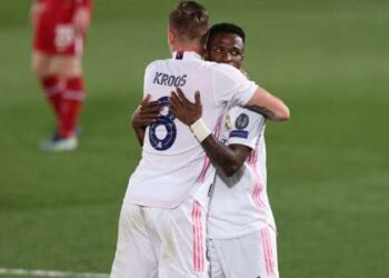 «  Personne ne peut jouer comme lui  » – Vinicius attribue à la «  légende  » Kroos une masterclass lors de la victoire en quart de finale du Real Madrid à l’UCL