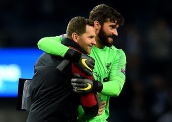 L’entraîneur de Liverpool révèle qu’il a dit à Alisson d’aller de l’avant avant le but gagnant du match