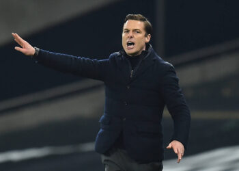 Le manager de Fulham, Scott Parker, est devenu le favori pour devenir le prochain manager de Tottenham