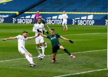 Les fans de Leeds United bavent sur l’affichage de Stuart Dallas contre Tottenham