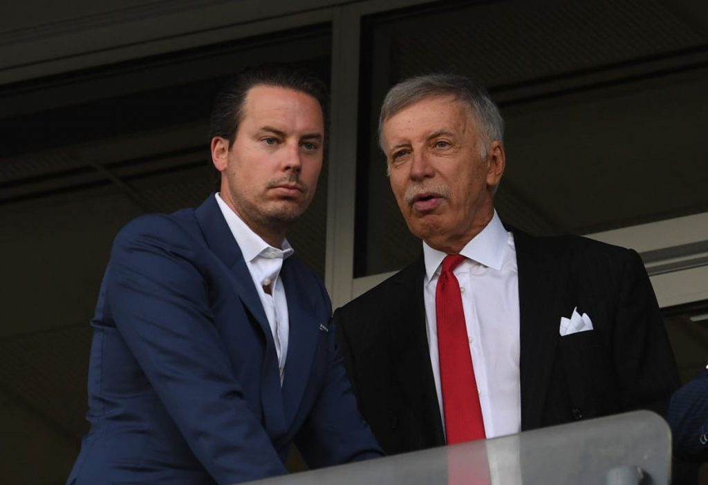 Stan Kroenke «soutiendra des dépenses importantes» alors que les rumeurs de Buendia à Arsenal s'intensifient