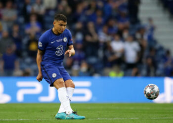 Chelsea confirme un nouvel accord pour Thiago Silva, lorgnant un autre défenseur central