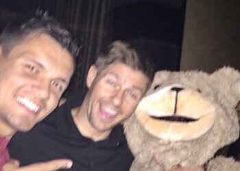(Photo) Lovren tweete Gerrard avec un cliché bizarre mais brillant