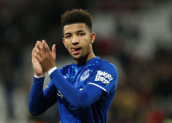 Everton écoutera les offres pour Mason Holgate avec Toffees lorgnant sur le défenseur central