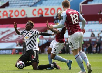 Dean Smith critique la décision « pathétique » d’accorder une pénalité à Man United