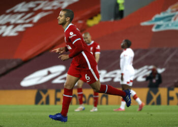 Jamie Redknapp commente le milieu de terrain de Liverpool Thiago Alcantara