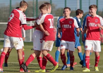 Leeds, Aston Villa et Celtic aiment Josh Feeney