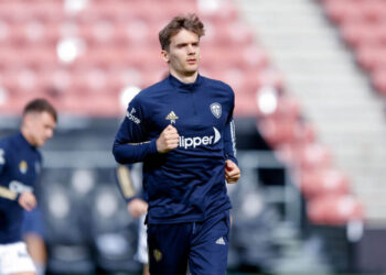 Leeds United se prépare pour les offres de Premier League pour Diego Llorente