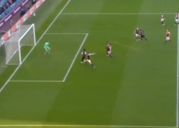 (Vidéo) Mane ébouriffe une gardienne après une déflexion croisée chanceuse de Trent