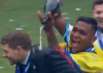 (Vidéo) Morelos trempe Gerrard dans du champagne