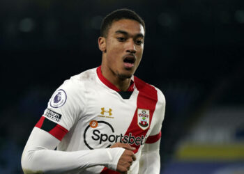 Newcastle United aime l’arrière droit de Southampton, Yan Valery
