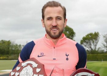 Harry Kane remporte le triplé des récompenses de fin de saison de Tottenham Hotspur