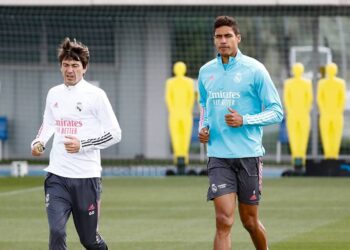 Liverpool pourrait détourner le mouvement de Manchester United pour Varane