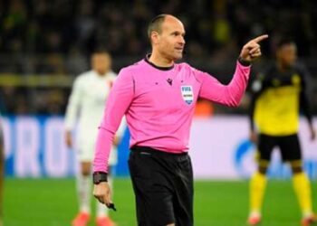 L’UEFA confirme Lahoz comme arbitre pour la finale de la Ligue des champions entre Chelsea et Man City