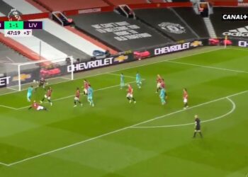 (Vidéo) Liverpool prend les devants 2-1 à Old Trafford grâce à la balle de Bobby Firmino