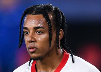 Jules Kounde rompt le silence de transfert au milieu des rumeurs de Manchester United