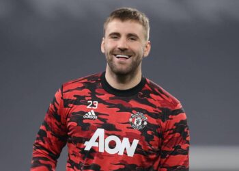 Luke Shaw dit qu’il a été invité à quitter Man United de José Mourinho
