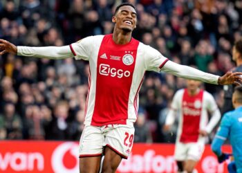 Le père de la cible du milieu de terrain du LFC dit que son fils n’est pas encore prêt pour le transfert