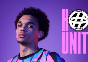 (Photos) Le trio de Liverpool rejoint l’équipe de rêve dirigée par Rio Ferdinand