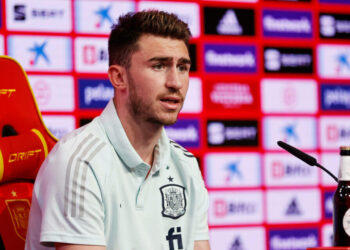 Barcelone intéressé par la signature de l’arrière central de Manchester City Aymeric Laporte