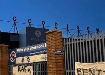 Bannières explétives pour l’ancien patron de Liverpool Benitez à Goodison