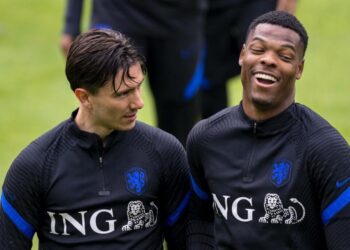 Everton intéressé par le capitaine du PSV Eindhoven Denzel Dumfries