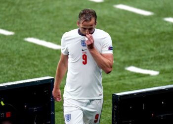 Harry Kane a quitté l’Angleterre XI de Carragher pour affronter la République tchèque