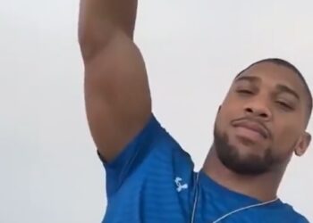 (Vidéo) Joshua fait exploser YNWA après avoir battu Lingard à la FIFA