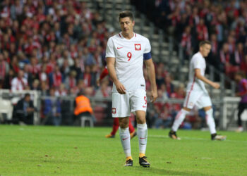 La situation de Covid-19 en Espagne, choisissez Lewandowski et le capitaine Torres