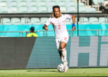 La star de Wolfsburg, Kevin Mbabu, commente le prêt d’horreur des Rangers