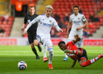 Leeds United offre un nouveau contrat amélioré à Ezgjan Alioski