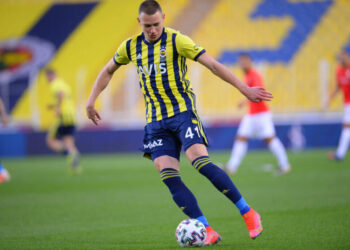 Leicester City et West Ham gardent un œil sur Attila Szalai