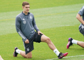 Les fans de Liverpool réagissent au lien de transfert de Florian Neuhaus