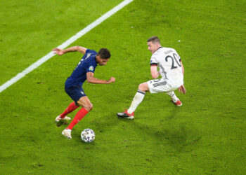 Manchester United soumet une offre de 50 millions de livres sterling pour Raphael Varane