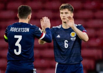 Robertson surprend ses coéquipiers et le personnel écossais avec un cadeau