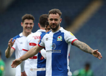 Southampton mène West Ham et Newcastle United en course pour signer Adam Armstrong