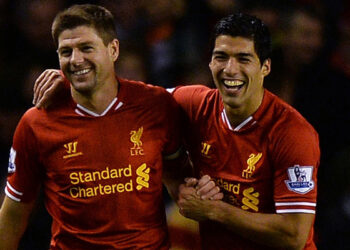 Luis Suarez conseille Steven Gerrard pour le poste à Liverpool