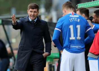 Steven Gerrard, candidat potentiel pour remplacer Ancelotti à Everton