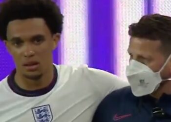 Trent Alexander-Arnold boitant lors du choc contre l’Angleterre