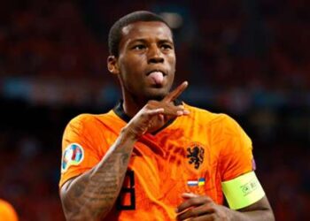 Wijnaldum explique avoir volé la célébration de Van Dijk alors que le défenseur de Liverpool fixe l’objectif de but au capitaine des Pays-Bas