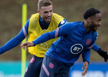 Jordan Henderson répond aux commentaires « méchants » de Raheem Sterling