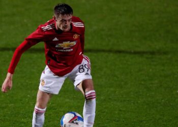 Manchester United agit rapidement pour attacher un jeune passionnant