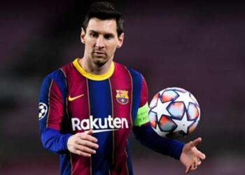 Busquets espère que Messi restera à Barcelone alors que la saga des contrats se prolonge