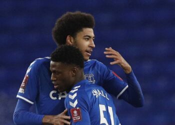 Manchester United intéressé par la starlette d’Everton Thierry Small – Man United News & Transfer News