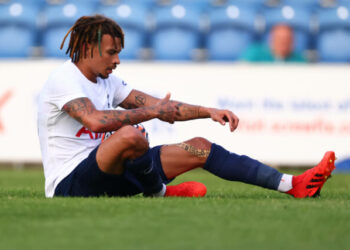 Dele Alli réagit alors que Jadon Sancho rejoint Manchester United